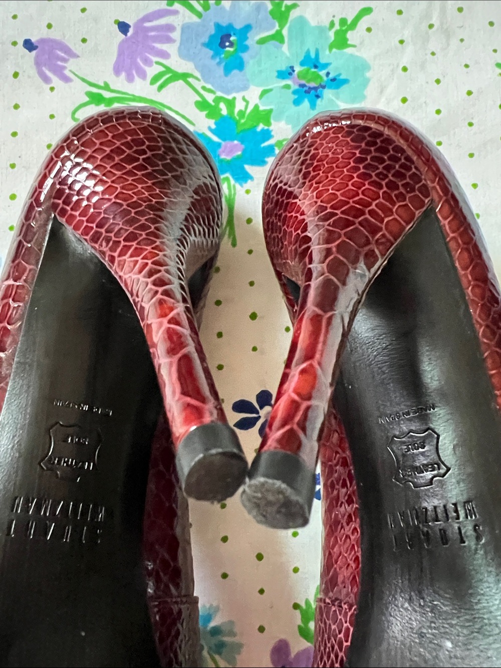 Stuart Weitzman Croc Oxblood Peep Toe Heels - 7.5 - Picture 4 of 13